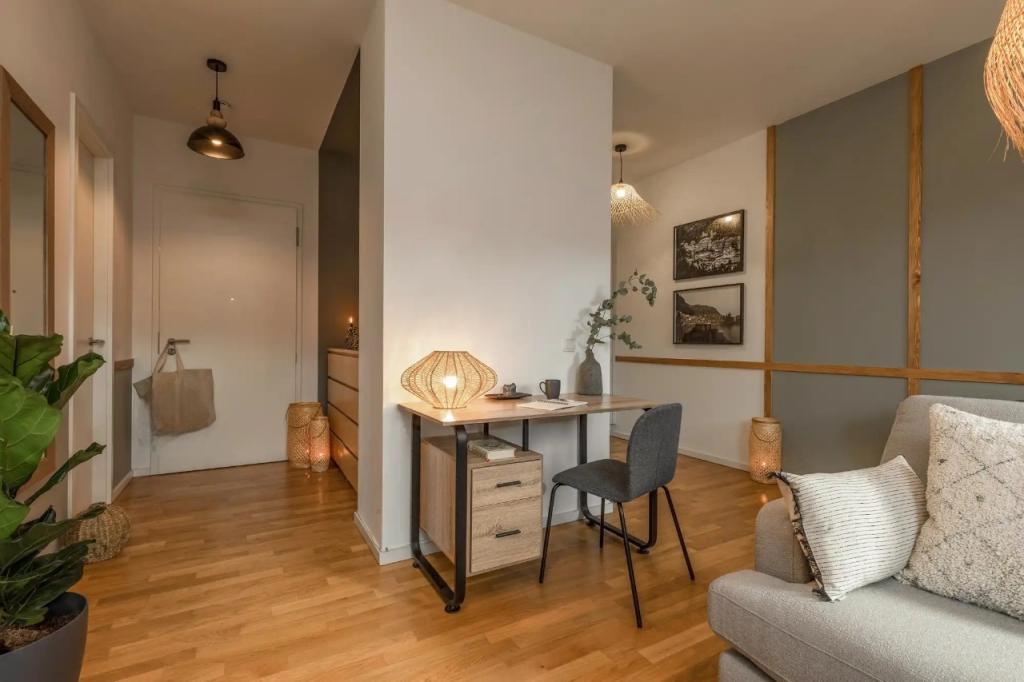 Wohnzimmer () Livingroom .1.7.