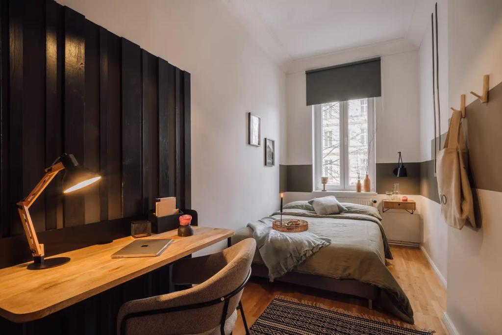 Schlafzimmer () Bedroom .1.3.