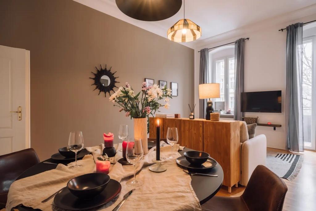 Wohnzimmer () Livingroom .1.2.