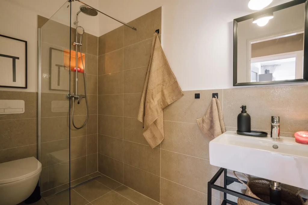 Badezimmer () Bathroom .1.1.