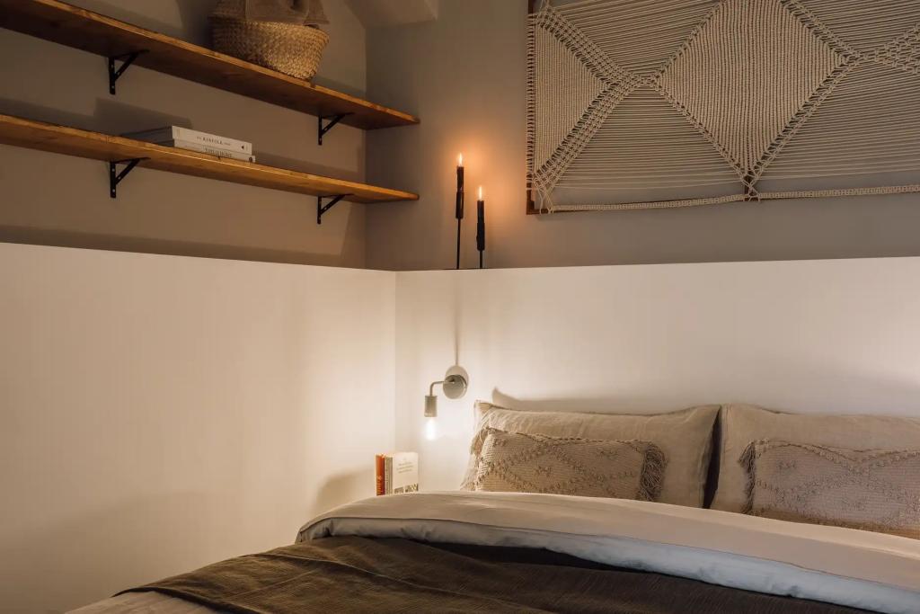 Schlafen bereich () Sleeping space .1.2.