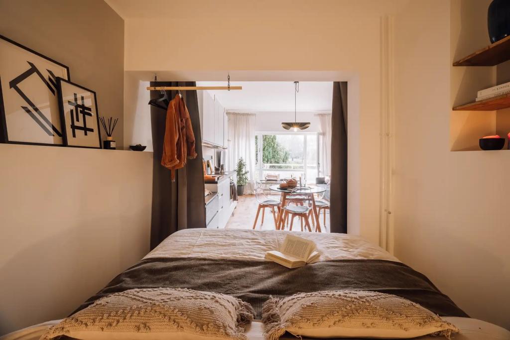Schlafen bereich () Sleeping space .1.4.