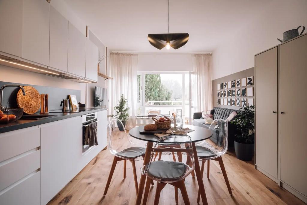 Wohnzimmer () Livingroom .1.2.