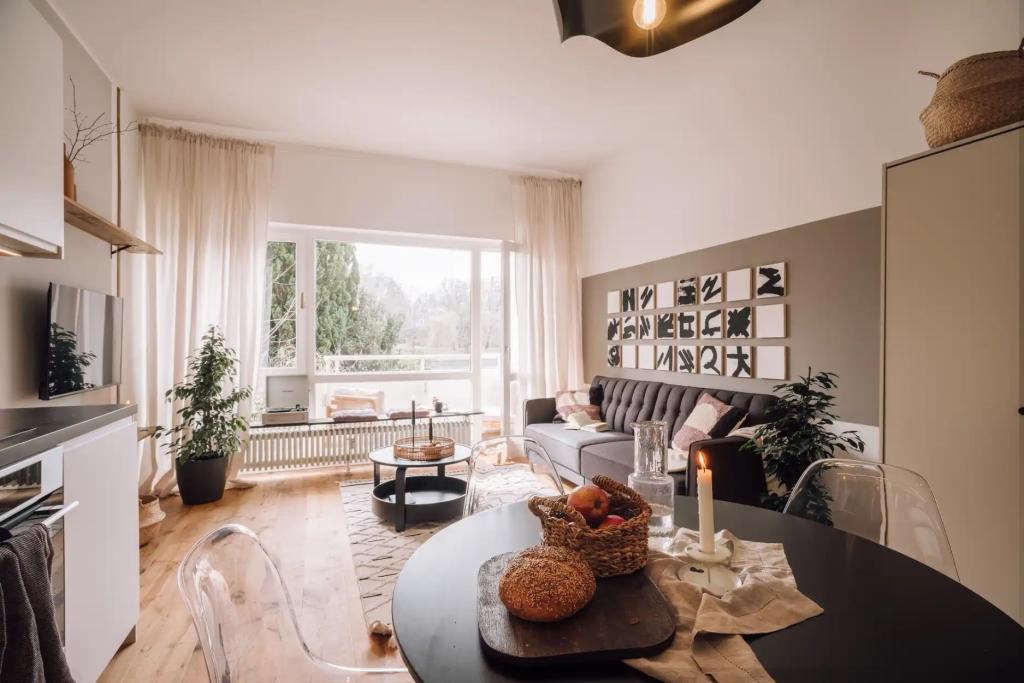 Wohnzimmer () Livingroom .1.3.