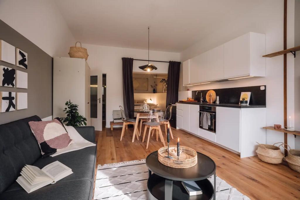 Wohnzimmer () Livingroom .1.6.