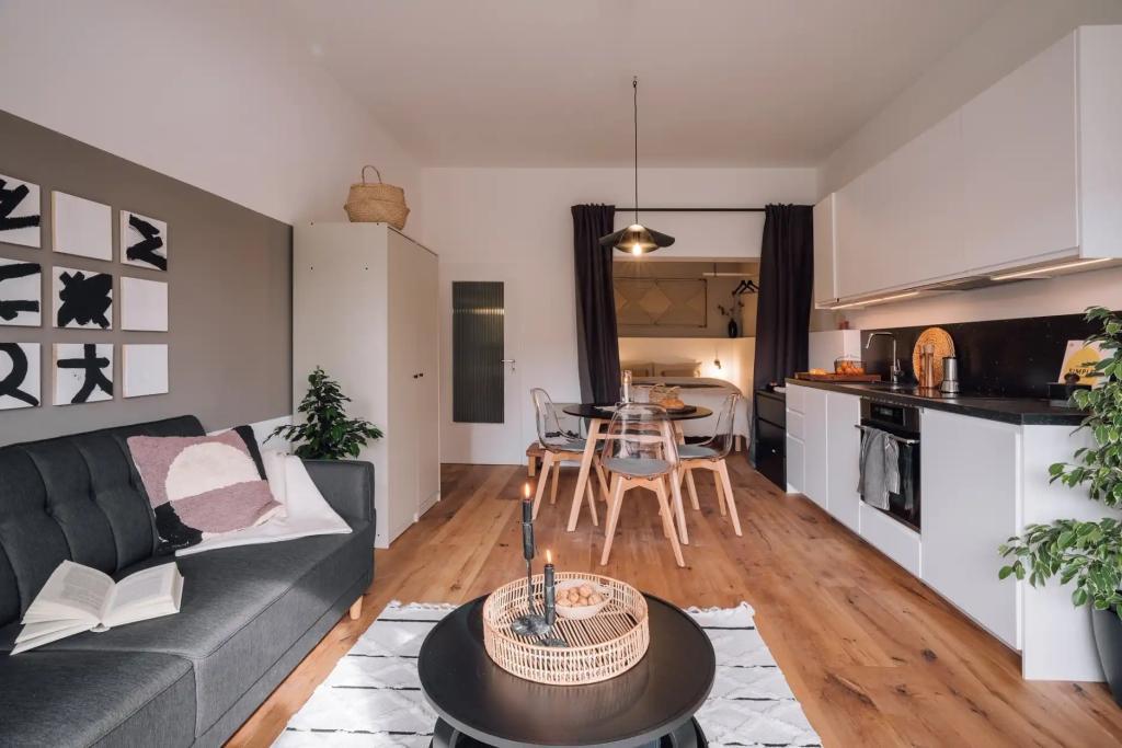 Wohnzimmer () Livingroom .1.7.