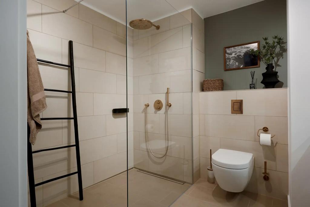 Badezimmer () Bathroom .1.2.