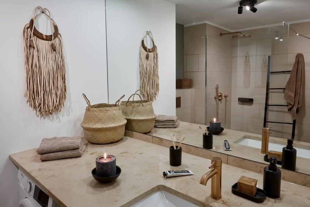 Badezimmer () Bathroom .1.3.