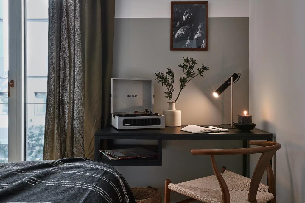Schlafzimmer () Bedroom .1.3.