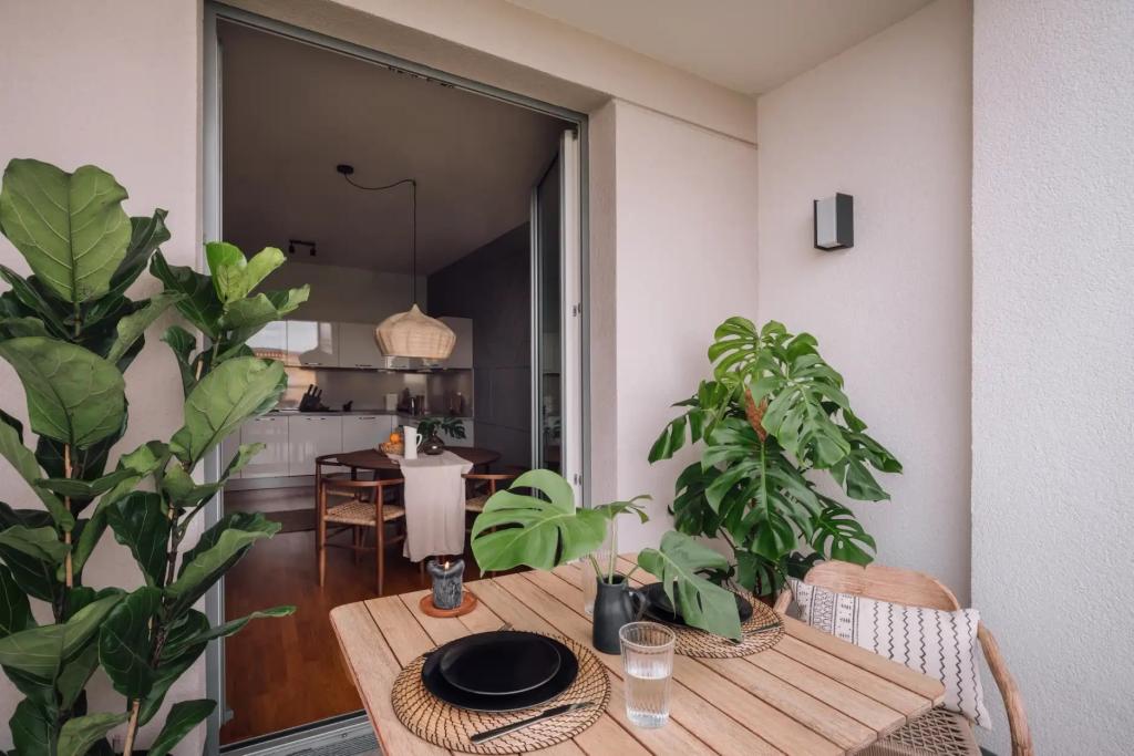 Balkon () Balcony .1.1.