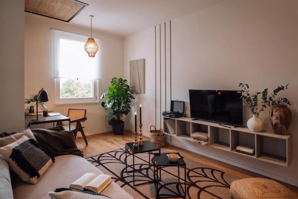 Wohnzimmer () Livingroom .1.2.