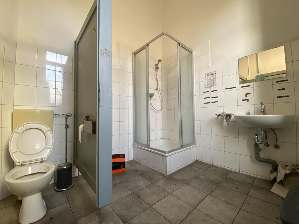 Dusche mit WCs