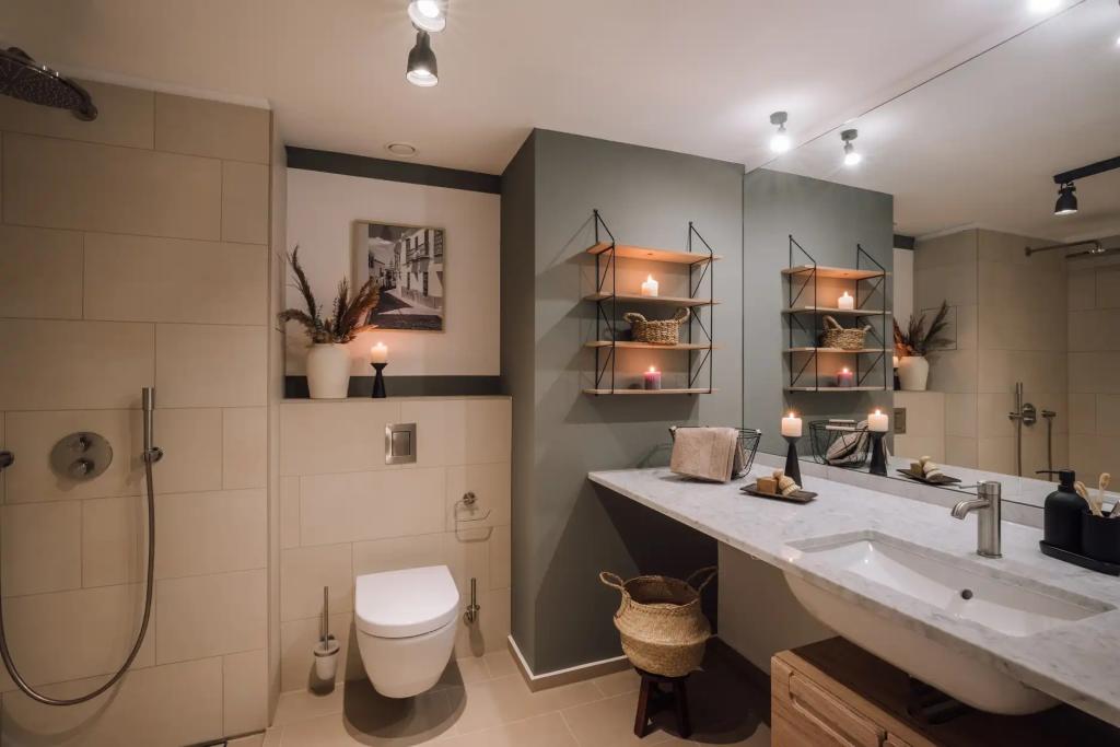 Badezimmer () Bathroom .1.1.