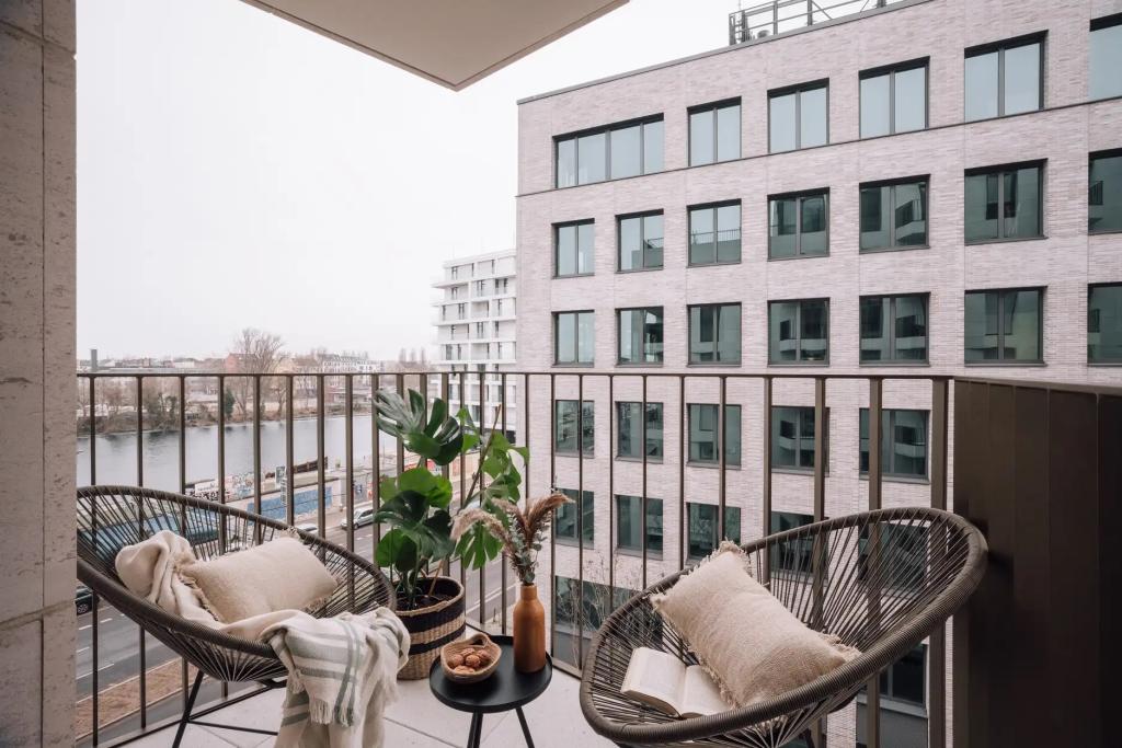 Balkon () Balcony 1