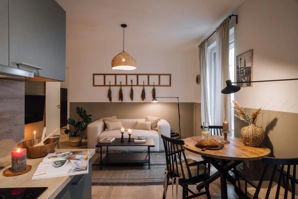 Wohnzimmer () Livingroom .1.7.