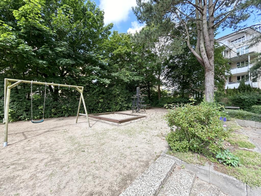 Spielplatz hinter dem Haus