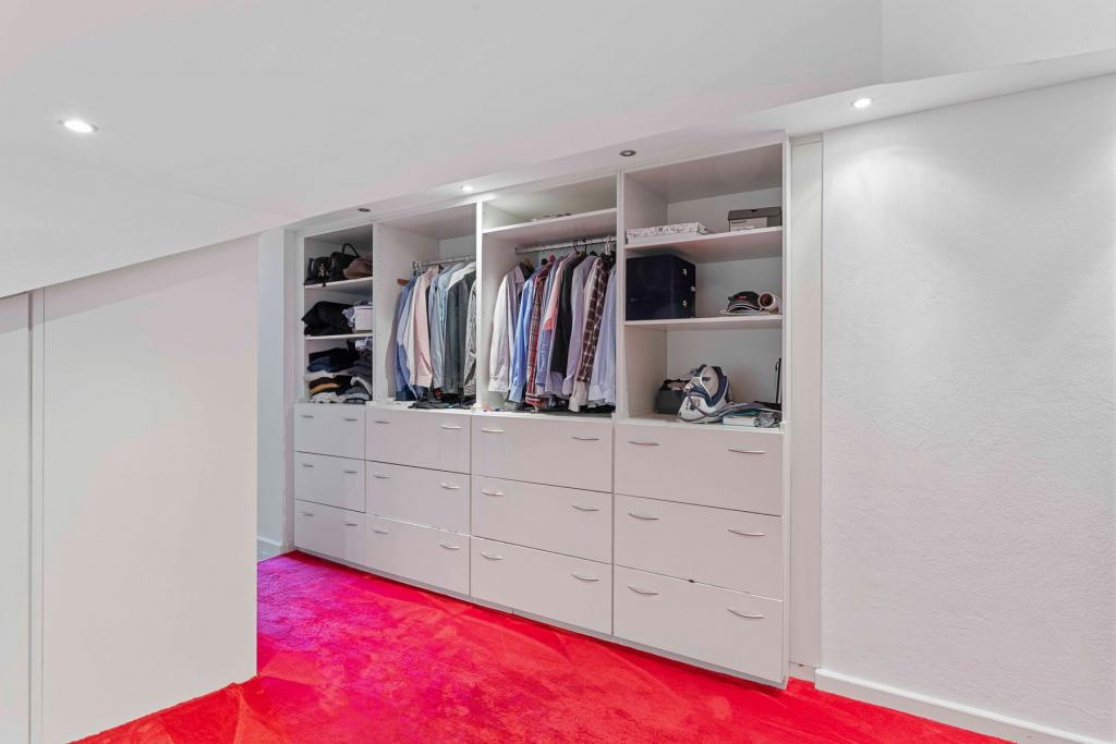 Begehbarer Kleiderschrank