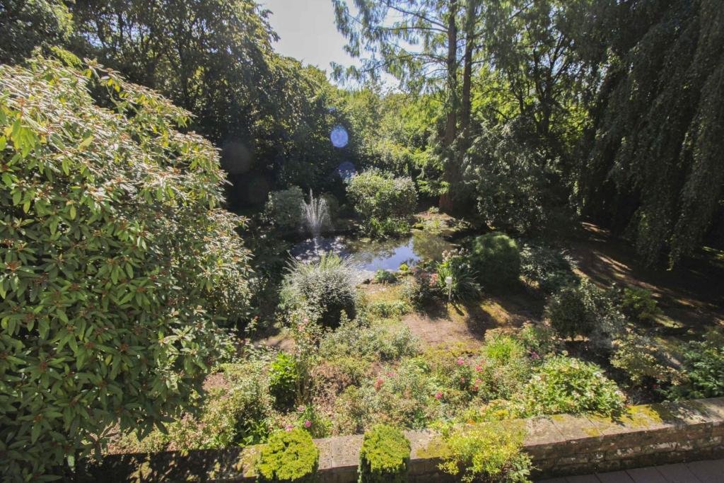 Blick vom Balkon in Garten