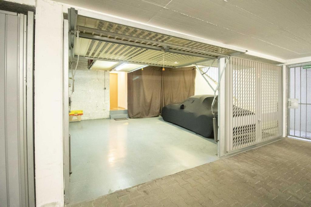 Garage Eingang zur Wohnung