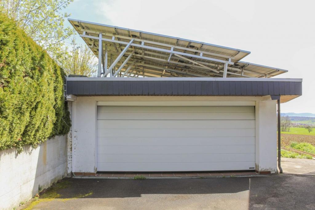 Doppelgarage mit PV