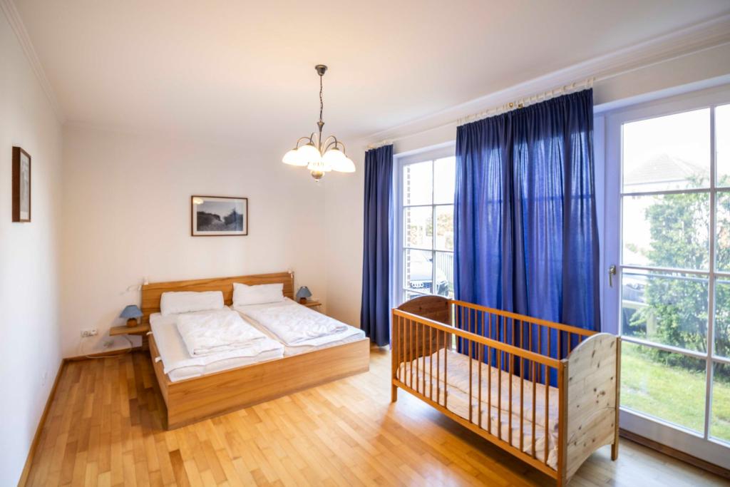 Schlafzimmer I EG