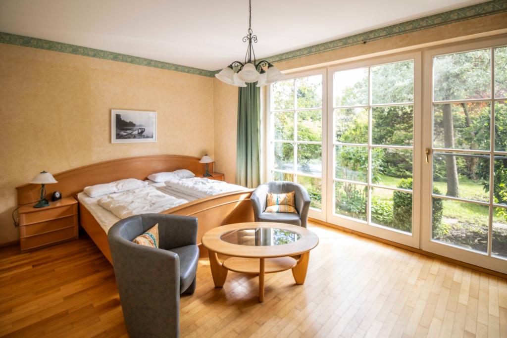 Schlafzimmer II EG