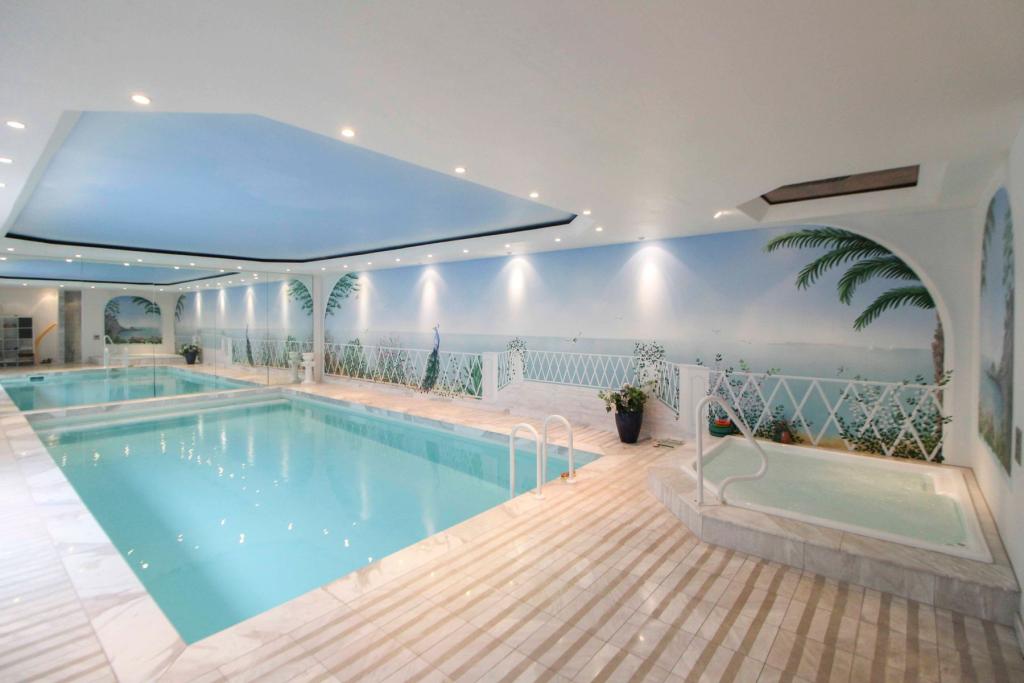 Schwimmhalle