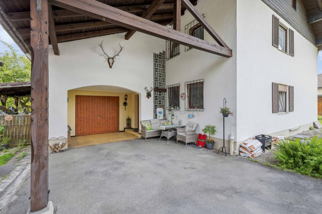 Einfahrt Garage