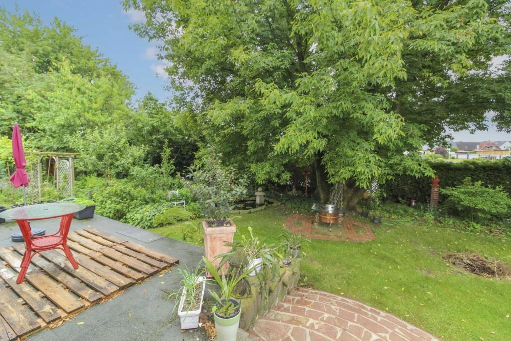 Garten mit Terrasse