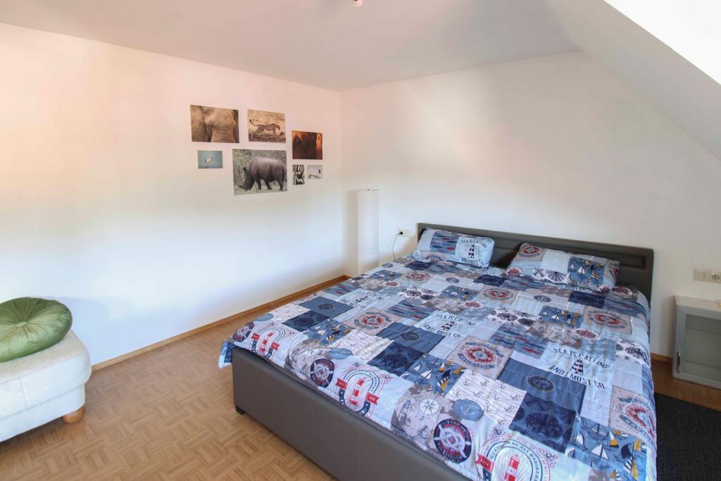 Schlafzimmer DG