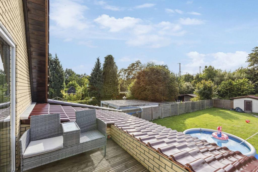 Balkon mit Blick in den Garten