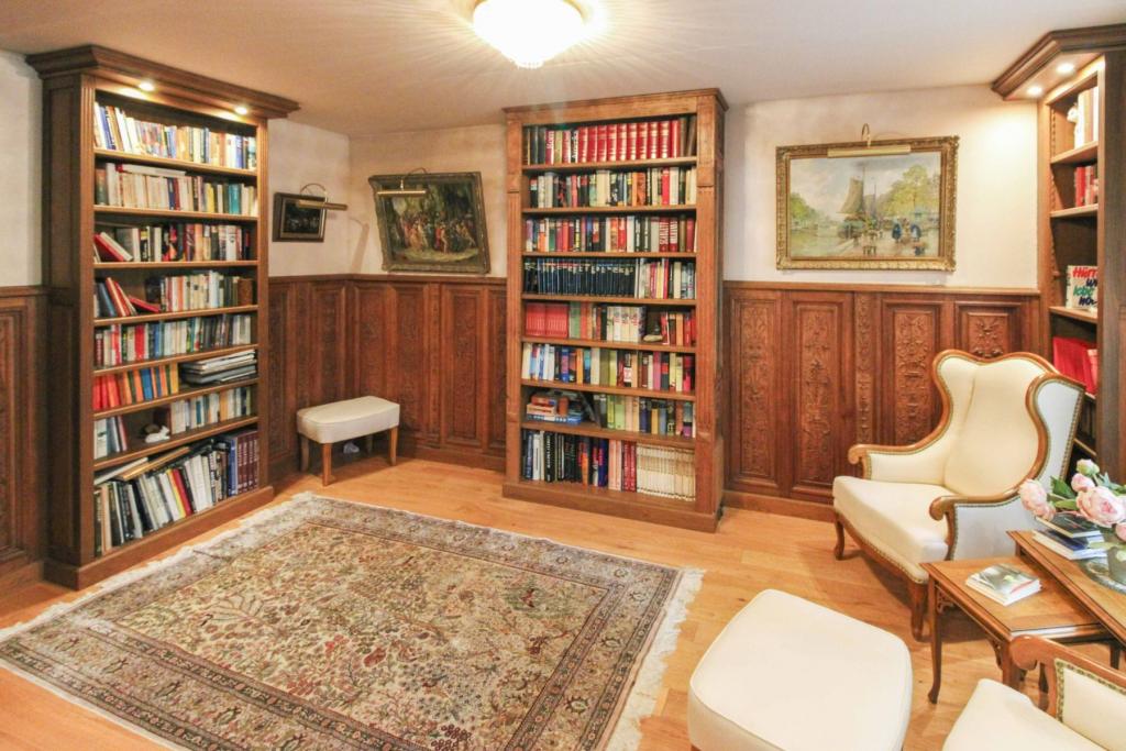 Schlafzimmer / Bibliothek