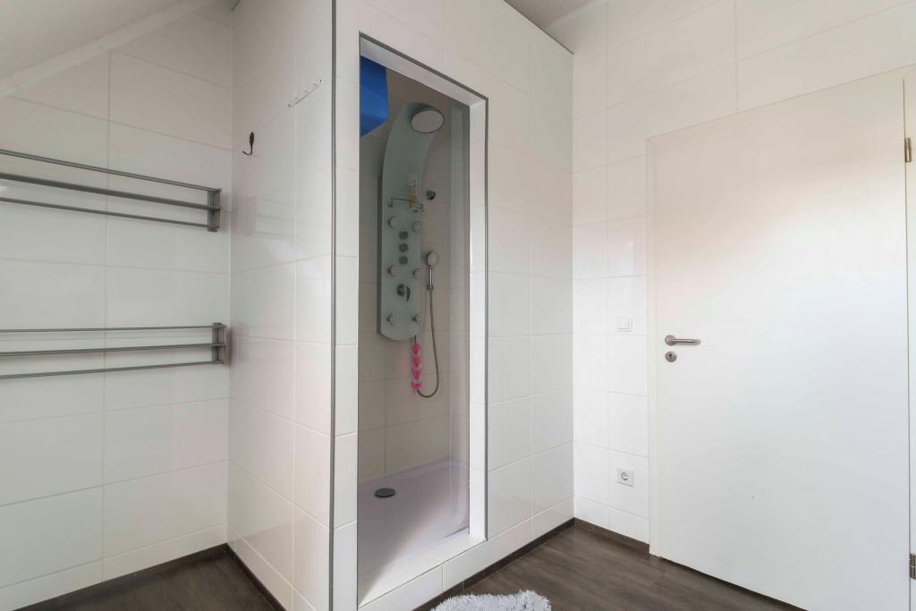 Whg. 3 DG Badezimmer I