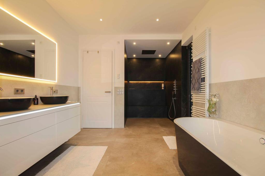 Badezimmer EG