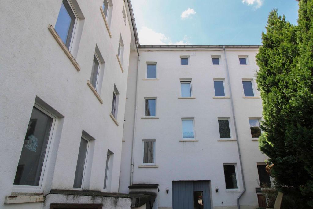 Hinterhaus und Seitenhaus