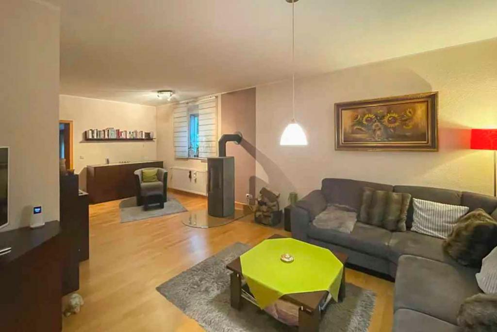 Wohnzimmer Vorderhaus