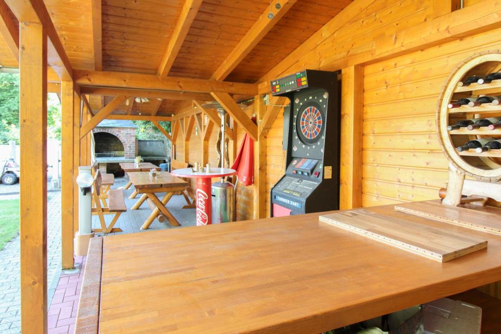 ausgestattete Partyhäuser im Garten