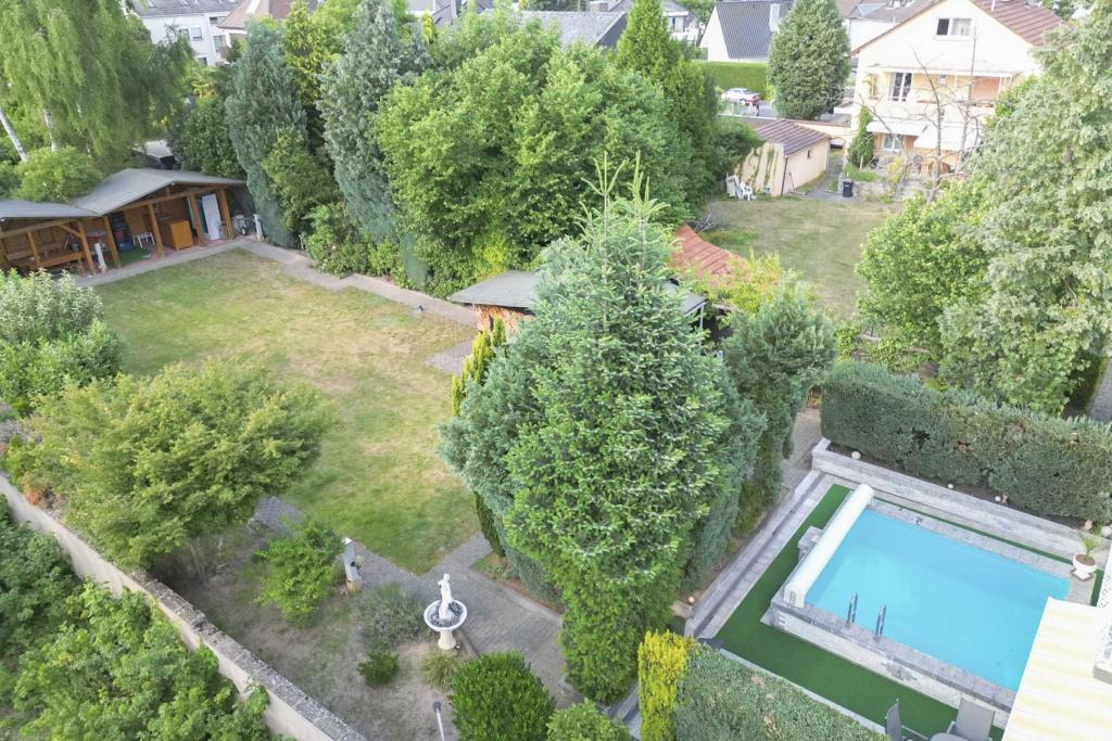 Garten und Pool