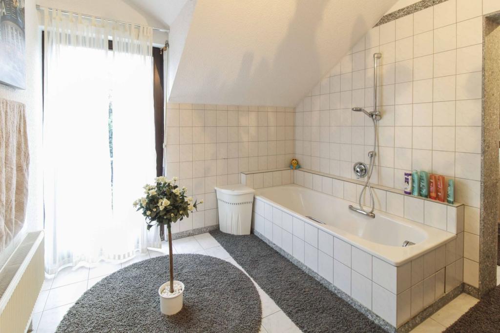 Badezimmer II 1. OG