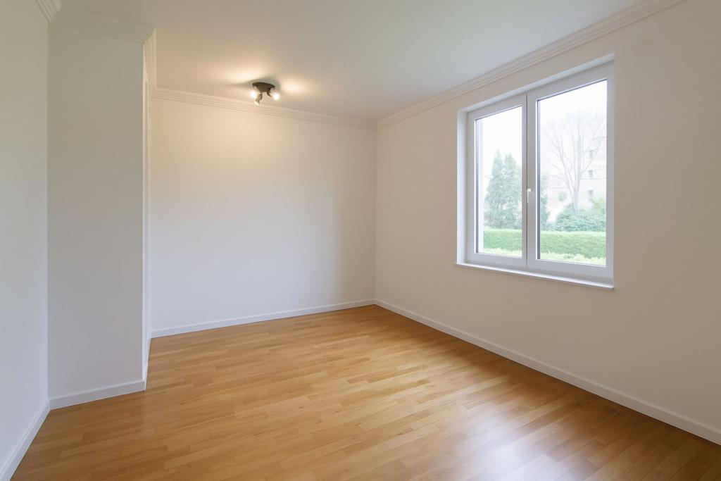 Arbeitszimmer (Staged)