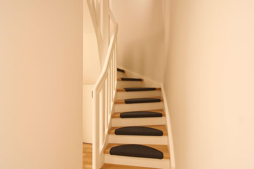 Treppe nach oben (Staged)