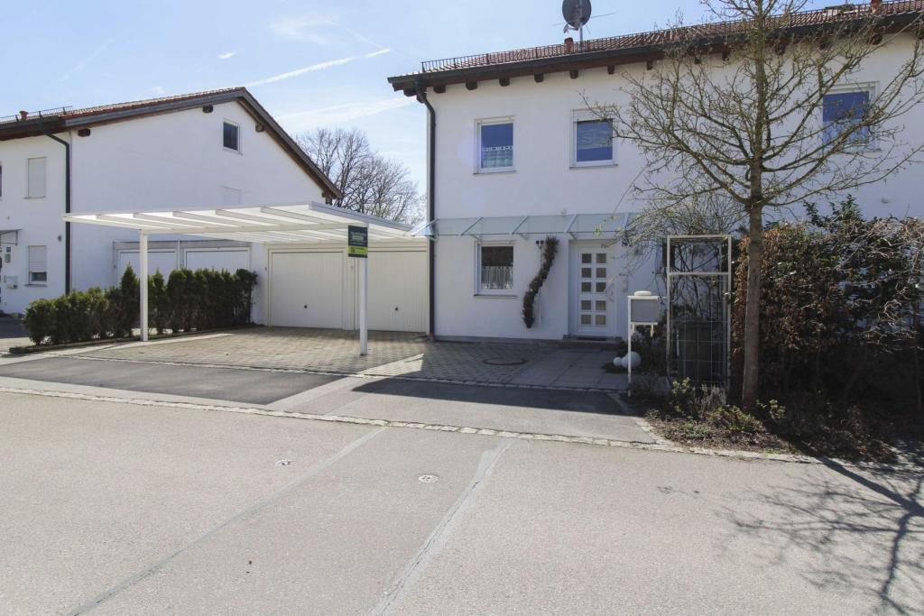 Straßenseite_I