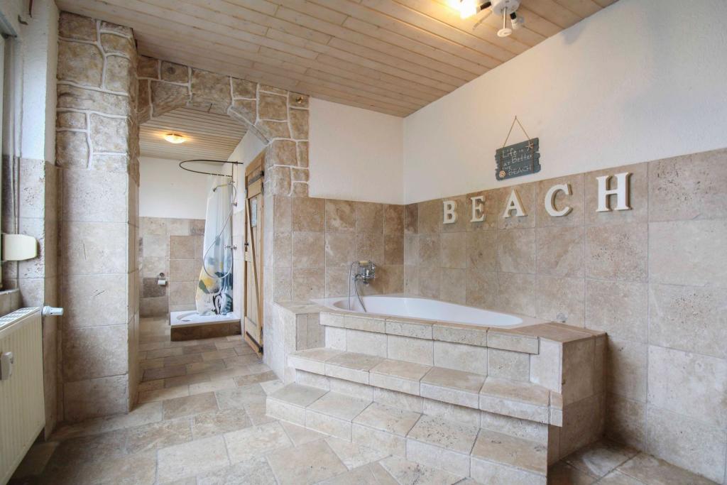 Badezimmer EG