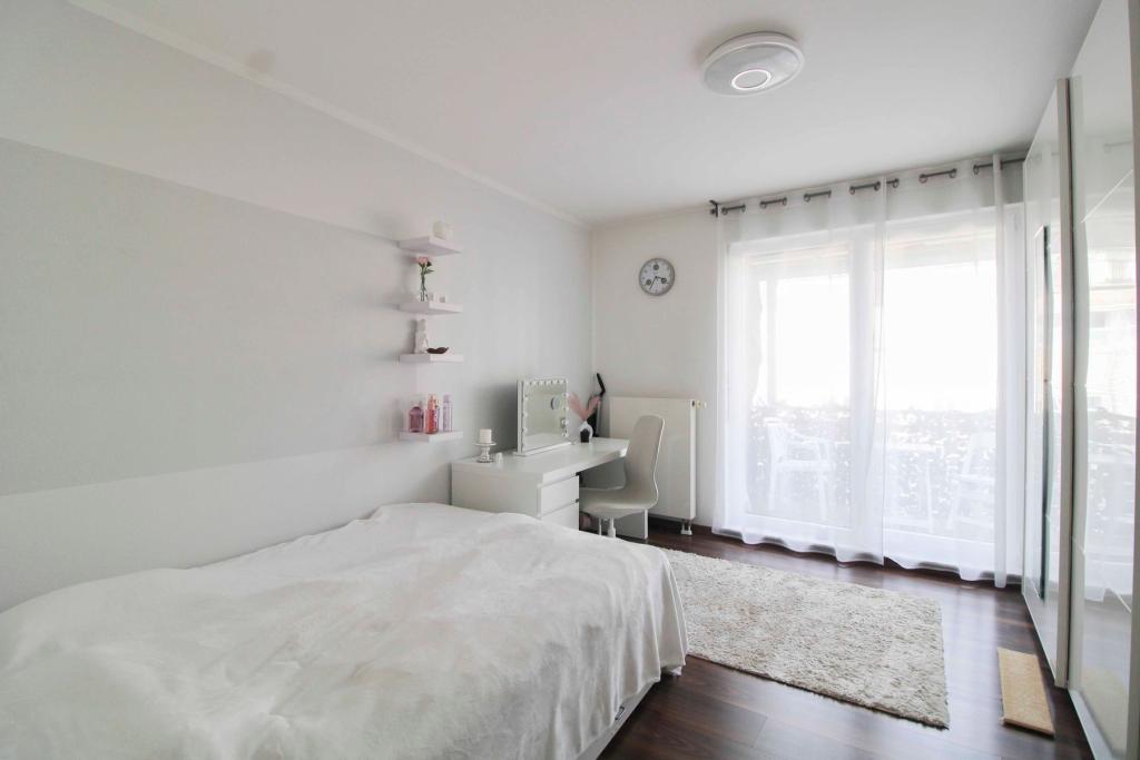 Schlafzimmer 1 (Zugang Balkon)