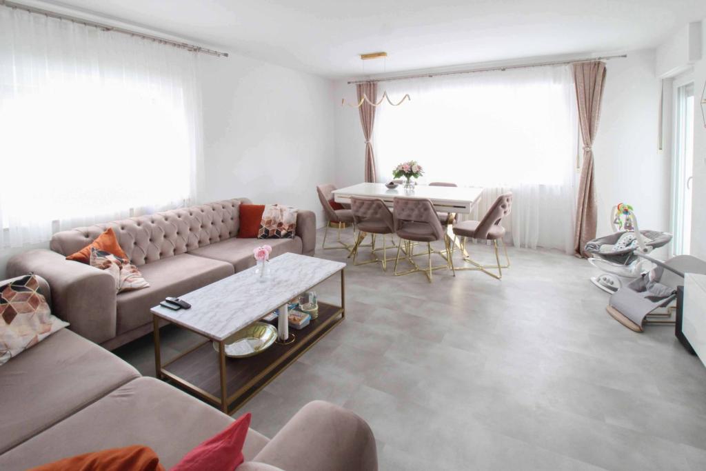 Wohnzimmer (4)