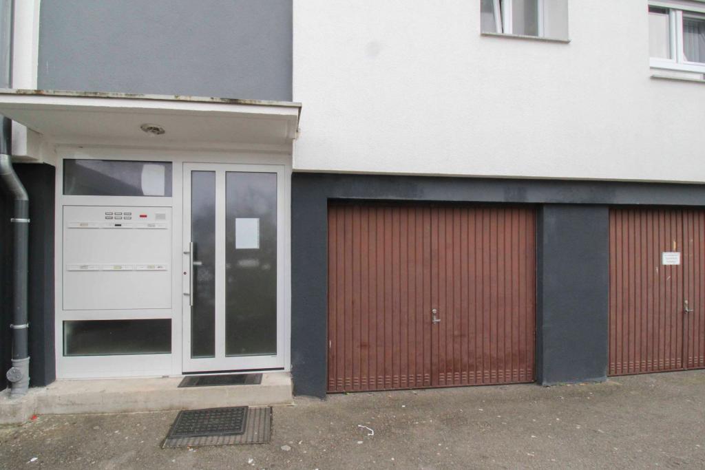 Eingang und Garage