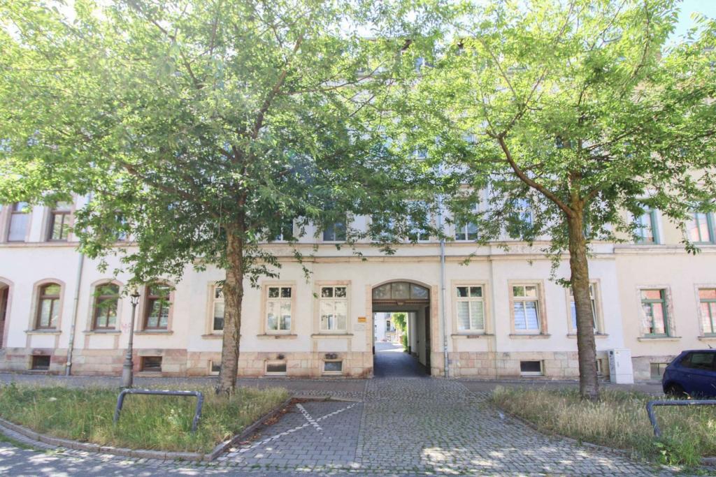 Für Kapitalanleger: langfristig vermietete 3- Raum- Wohnung mit Balkon in Schlosschemnitz