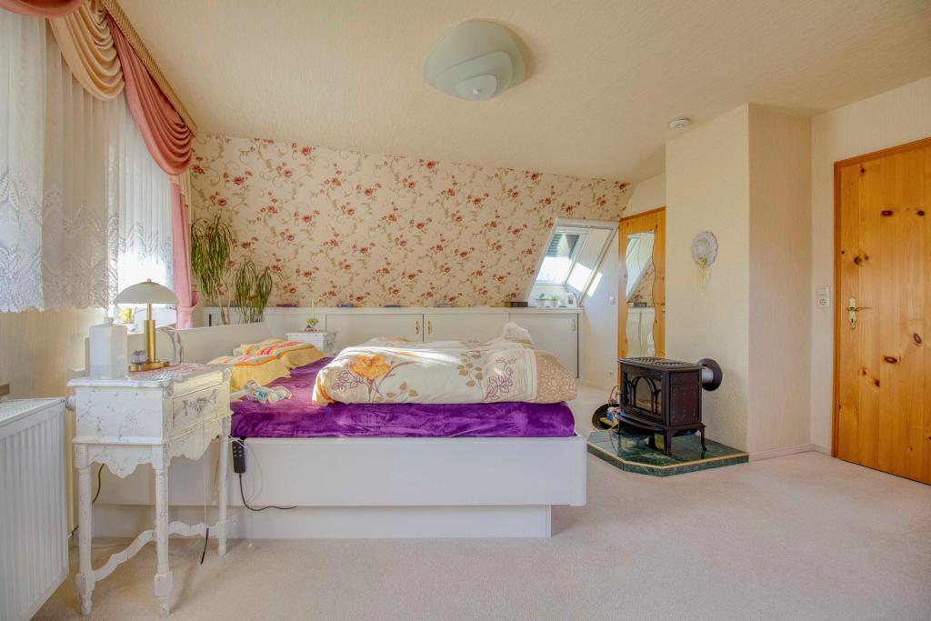 Schlafzimmer 1