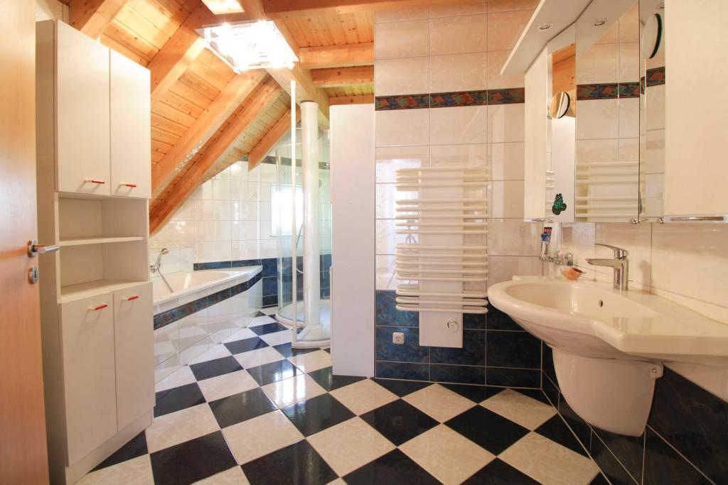 Badezimmer Dusche & Wanne OG