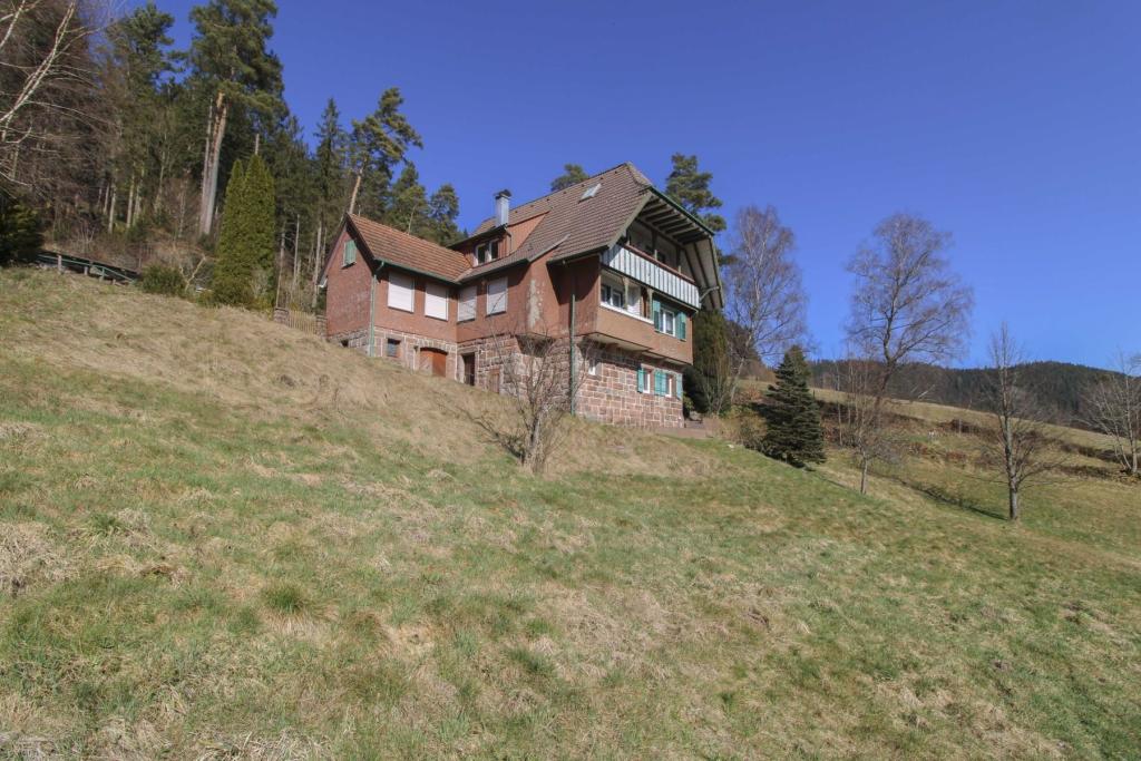 Grundstück + Haus Hinteransicht